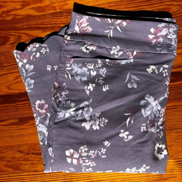 Floral Christopher & Banks Capri - Picture 3 of 4